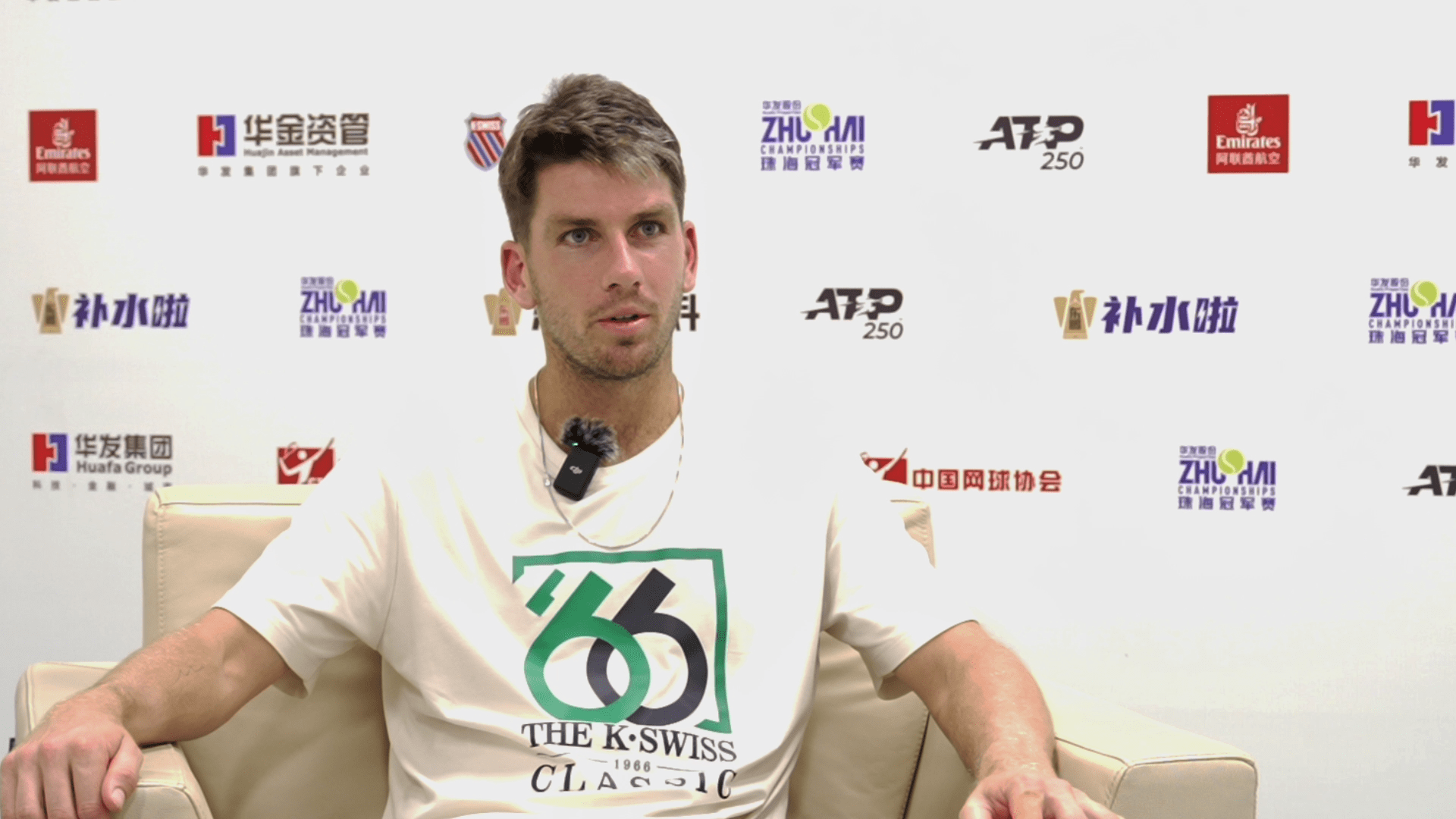 愣了一下 愣了一下