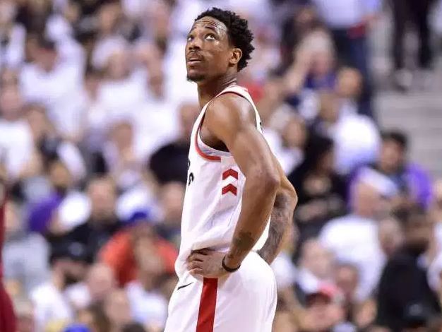 詹姆斯凭借 詹姆斯凭借