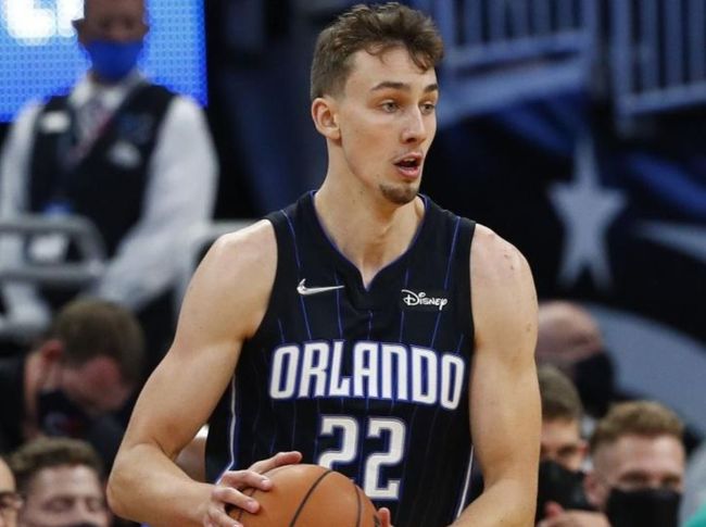 然在这场比 然在这场比